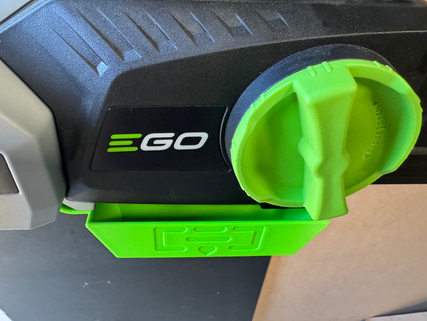 Chainsaw oil drip tray for EGO CX series chainsaws