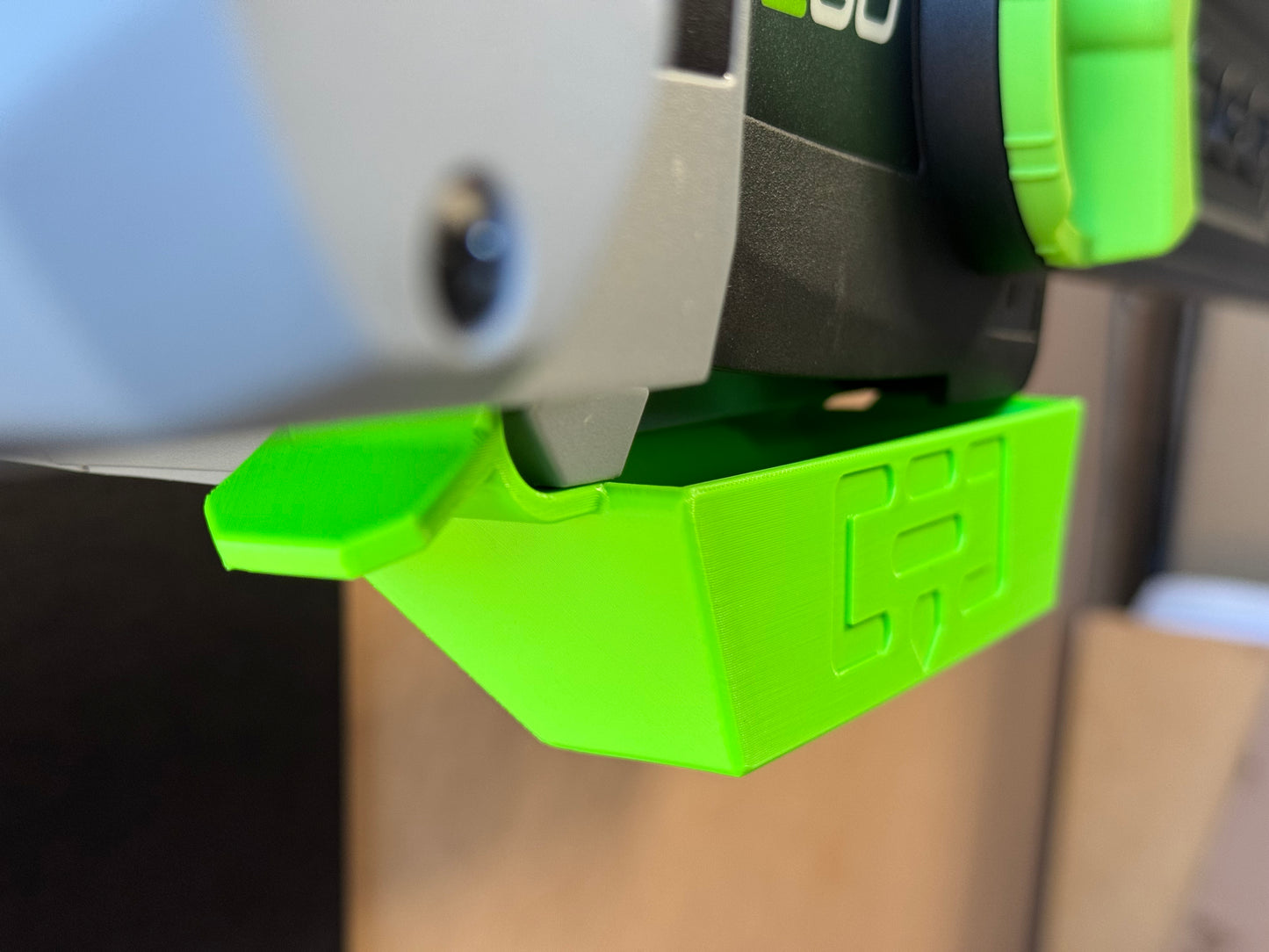 Chainsaw oil drip tray for EGO CX series chainsaws